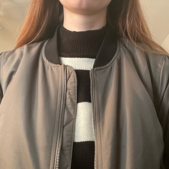 💸 Muted Olive Bomber Jacket - Picture 3 of 11